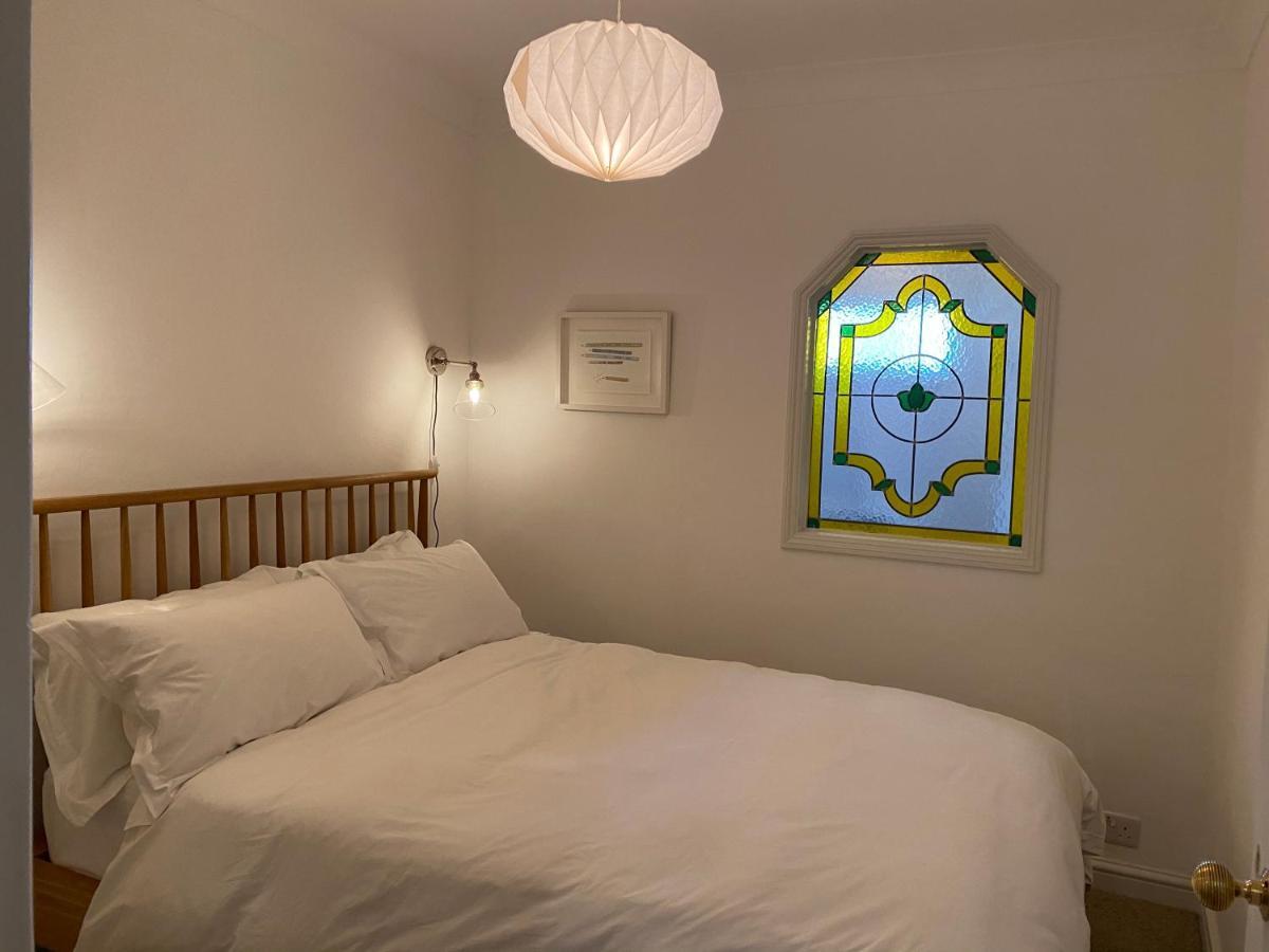 Stunning Apartment Opposite Cowdray Ruins In Heart Of 미드허스트 외부 사진