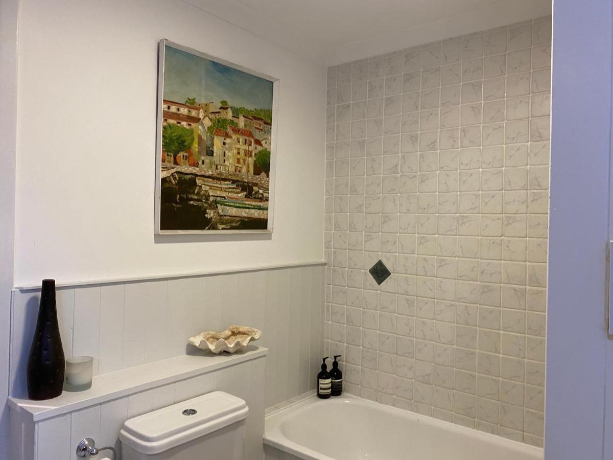 Stunning Apartment Opposite Cowdray Ruins In Heart Of 미드허스트 외부 사진