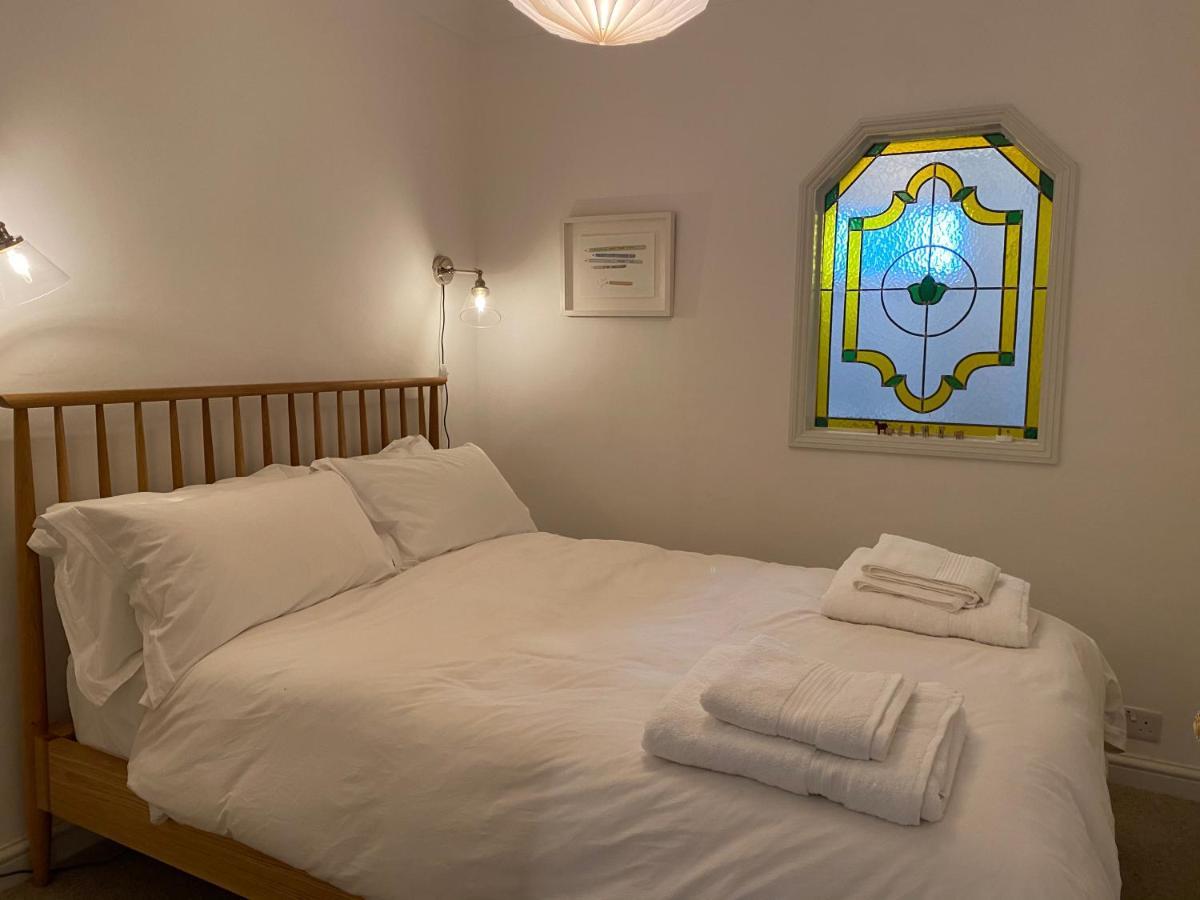 Stunning Apartment Opposite Cowdray Ruins In Heart Of 미드허스트 외부 사진