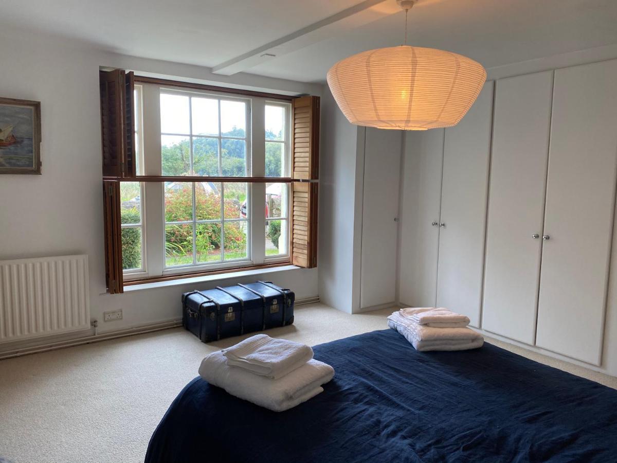 Stunning Apartment Opposite Cowdray Ruins In Heart Of 미드허스트 외부 사진