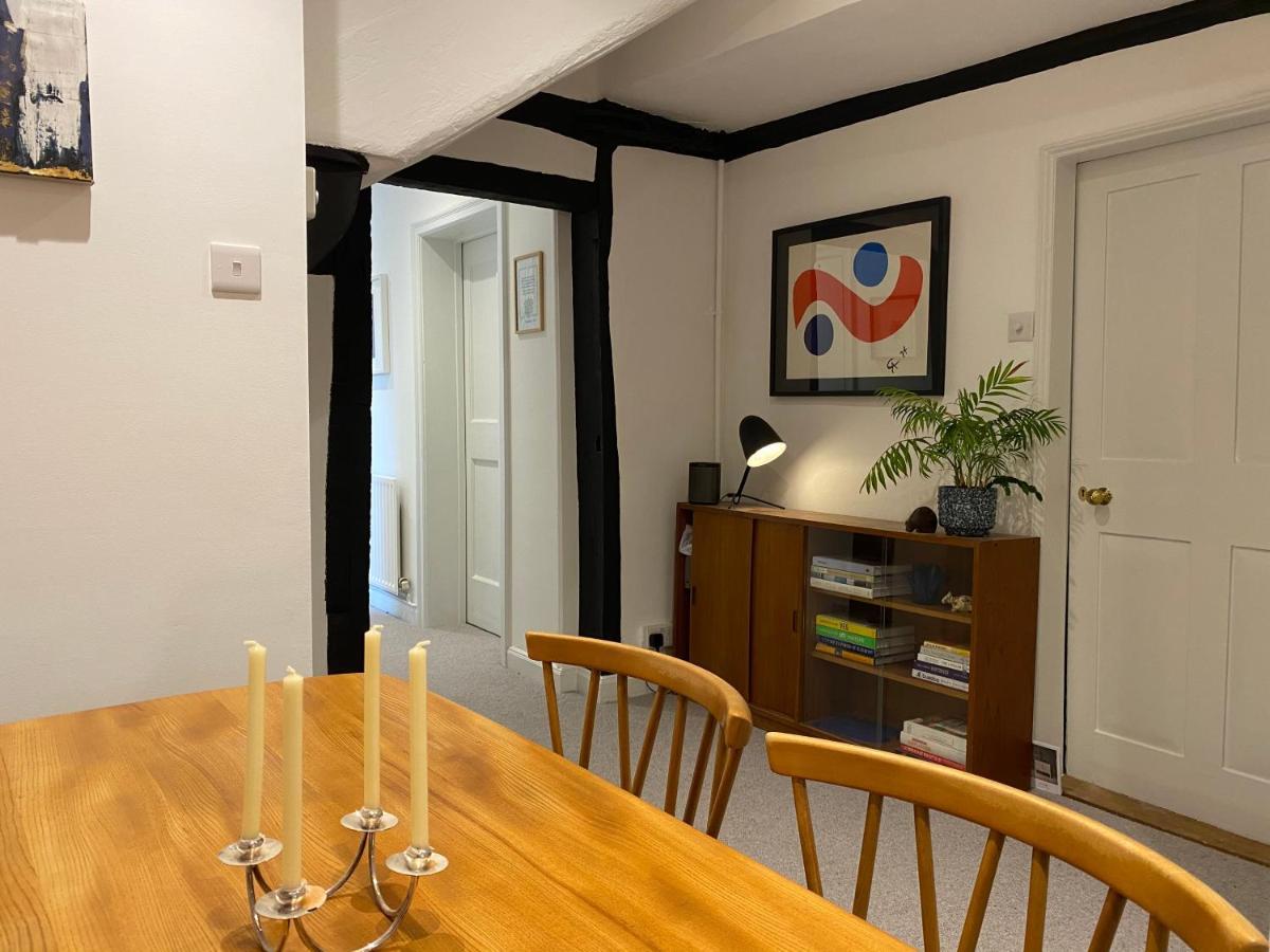Stunning Apartment Opposite Cowdray Ruins In Heart Of 미드허스트 외부 사진