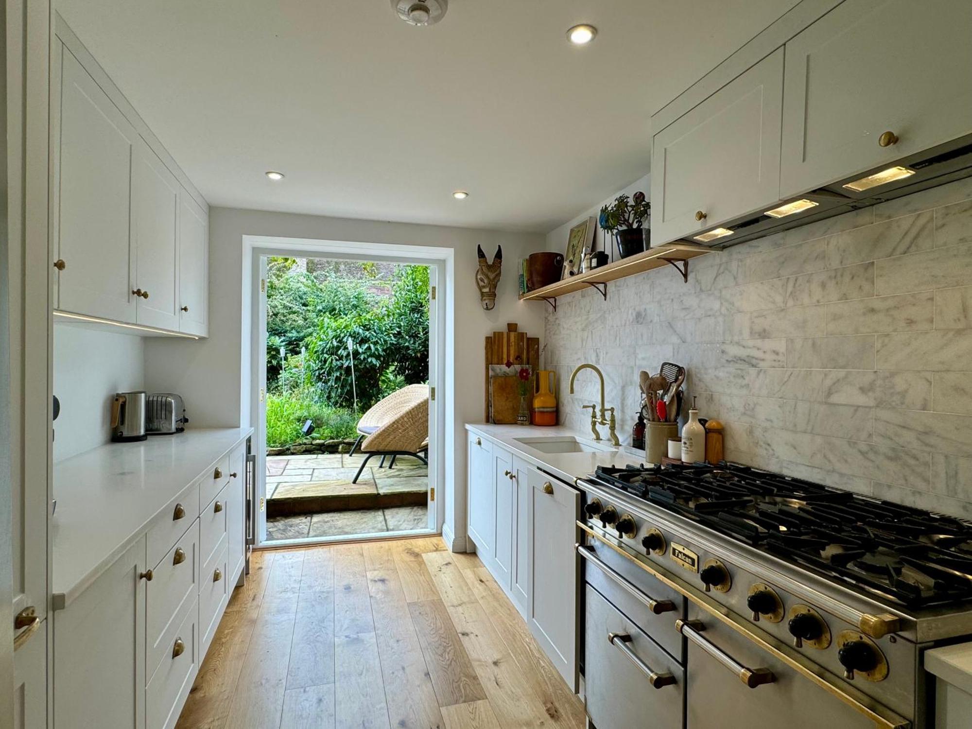 Stunning Apartment Opposite Cowdray Ruins In Heart Of 미드허스트 외부 사진